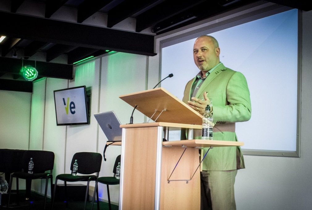 David Brown, VE