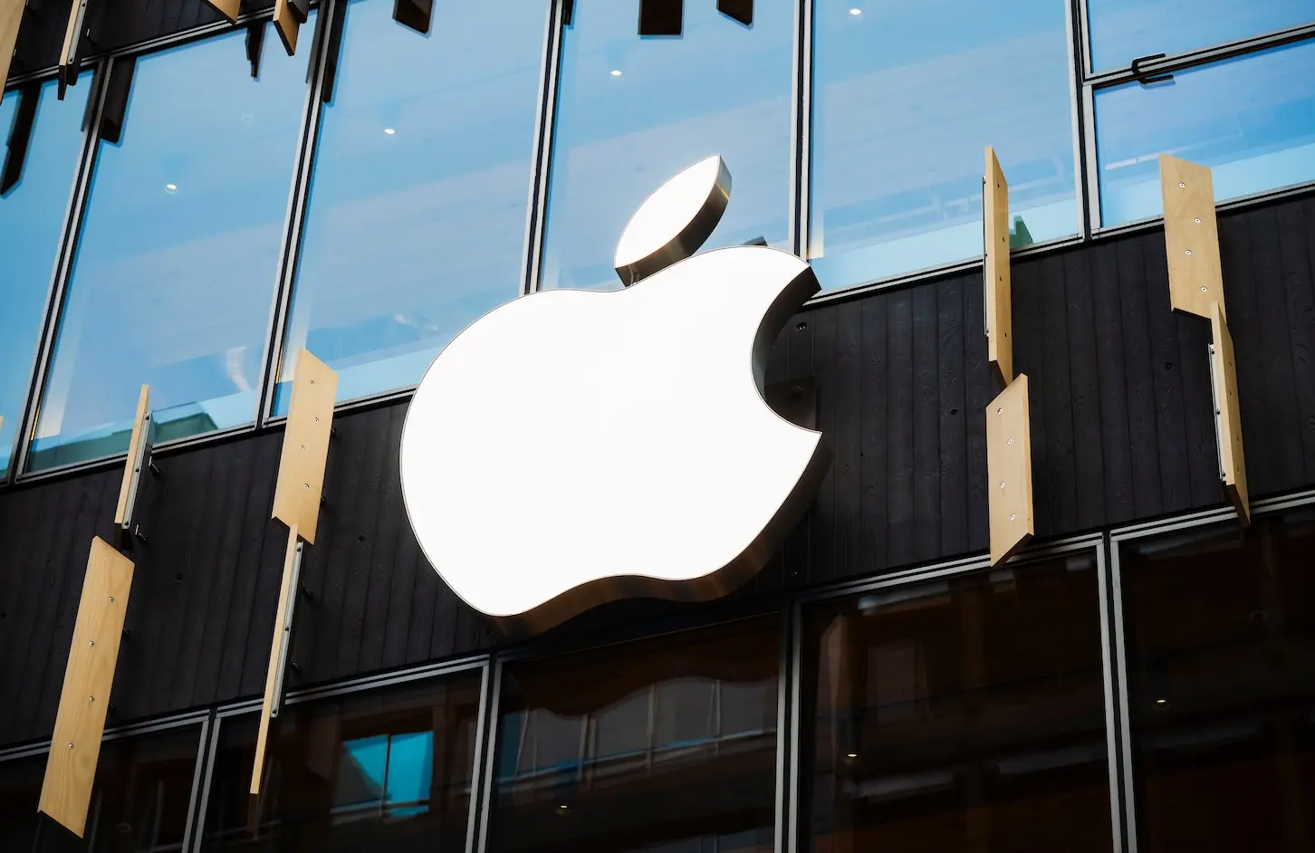 Apple launches legal challenge against the UK government
